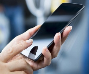Почему телефон не включается?